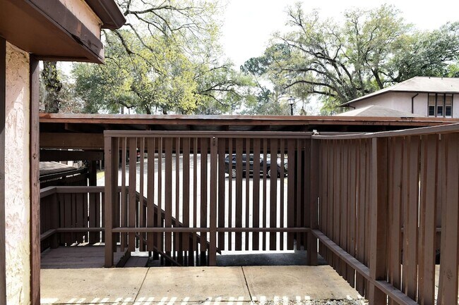 Building Photo - 409 Westwood Dr