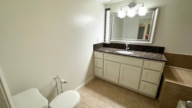 Building Photo - Spacious Home overlooking Daimond Bar hills