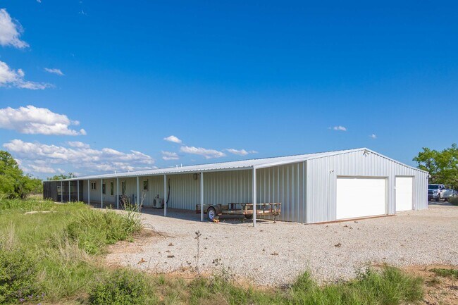 Building Photo - Large Country Home on Acreage with Access to Fishing