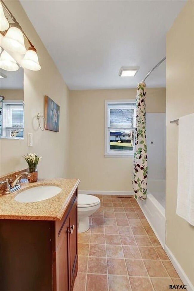 Building Photo - Coming Soon! Beautiful 3 Bedroom, 1 Bath H...