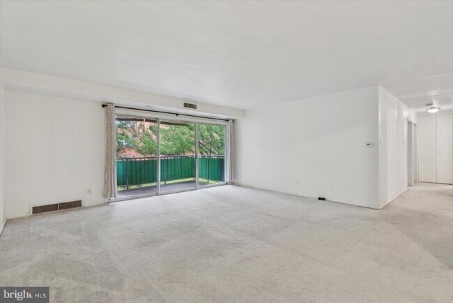 Building Photo - 118 Drummers Ln