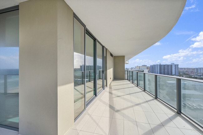 Building Photo - 730 N Ocean Blvd