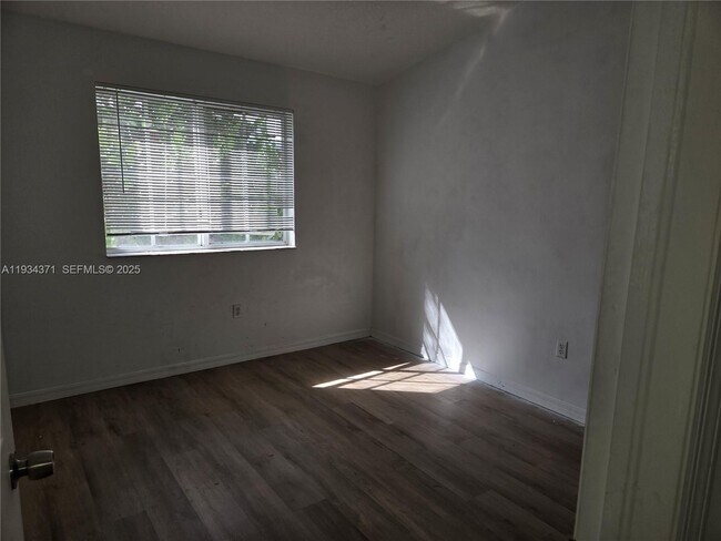 Building Photo - 1261 SE 29th St