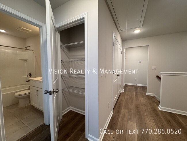 Building Photo - 141 Winding River Dr