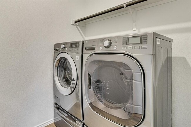 Building Photo - 10701 Steinbeck Dr