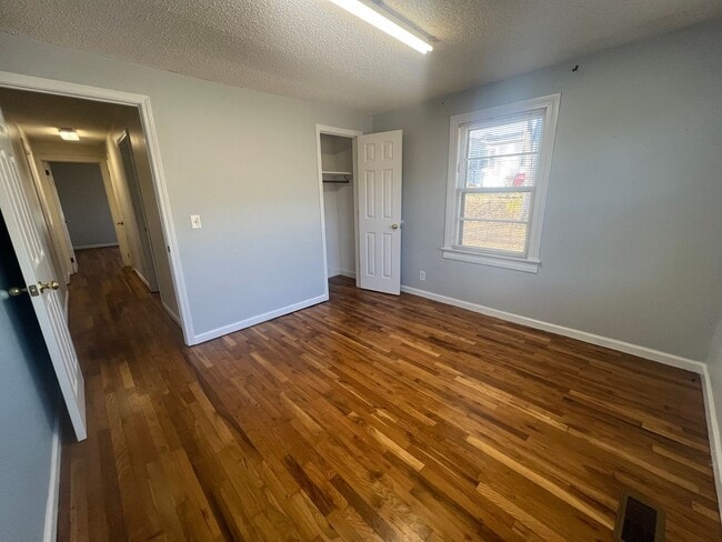 Building Photo - 8020 Hwy 43