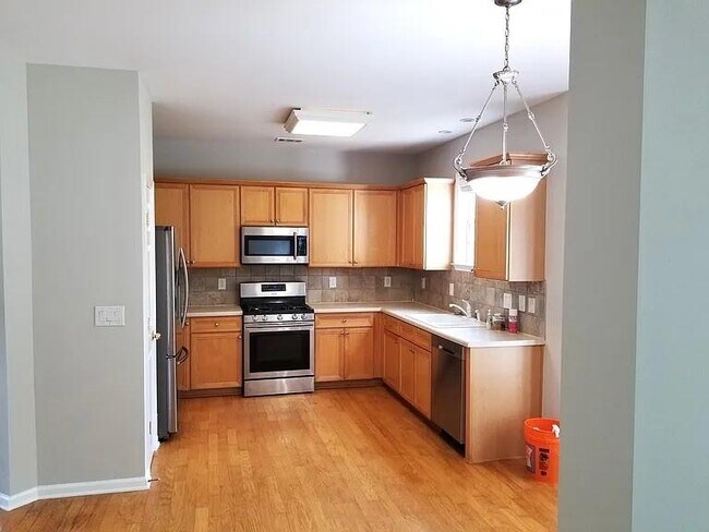 Building Photo - 1353 Dukes Creek Dr
