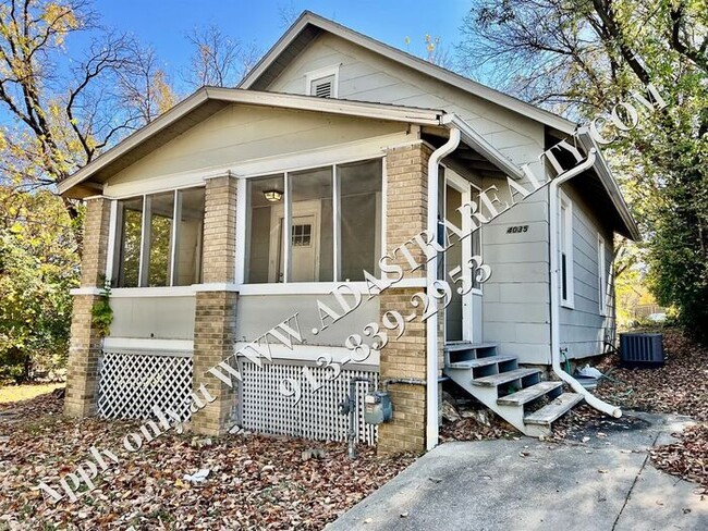 Primary Photo - ADORABLE and CLEAN 2 Bed 1 Bath Home in KC...