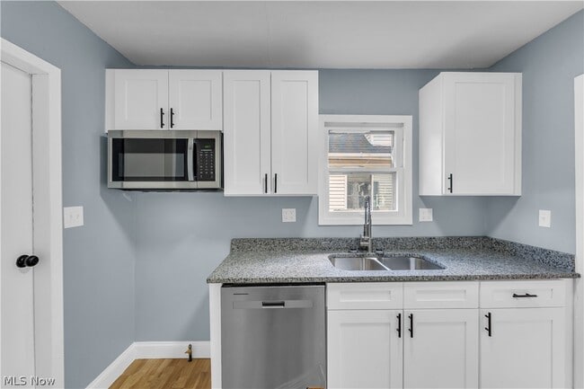 Building Photo - 1401 E 219th St
