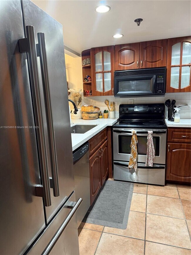 Building Photo - 540 Brickell Key Dr