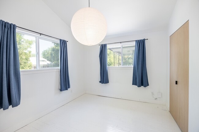 Building Photo - 1229 S 800 E