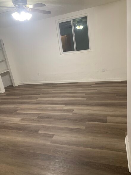 Main bedroom - 2285 S Bowie Ave