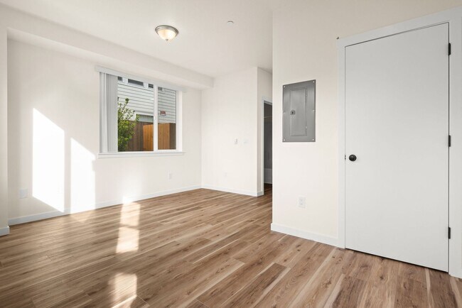 Building Photo - Vancouver Townhouses