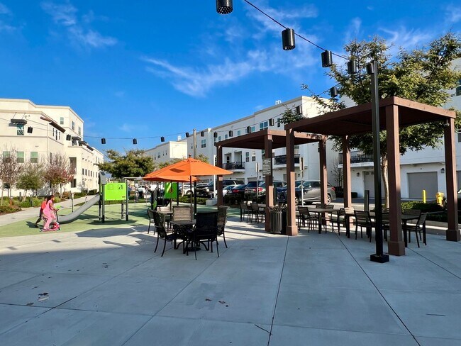 Building Photo - Luxury Living at Suwerte 2 Bedroom 2.5 Bat...