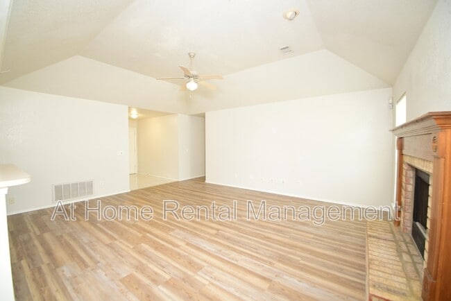 Building Photo - 11255 S 105th E Ave