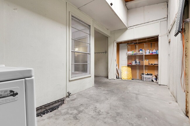 Building Photo - $1,995.00, 3 bed, 1.5 bath, located in Aur...