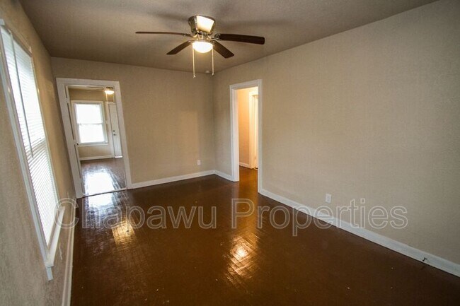 Building Photo - 932 Poinsettia St