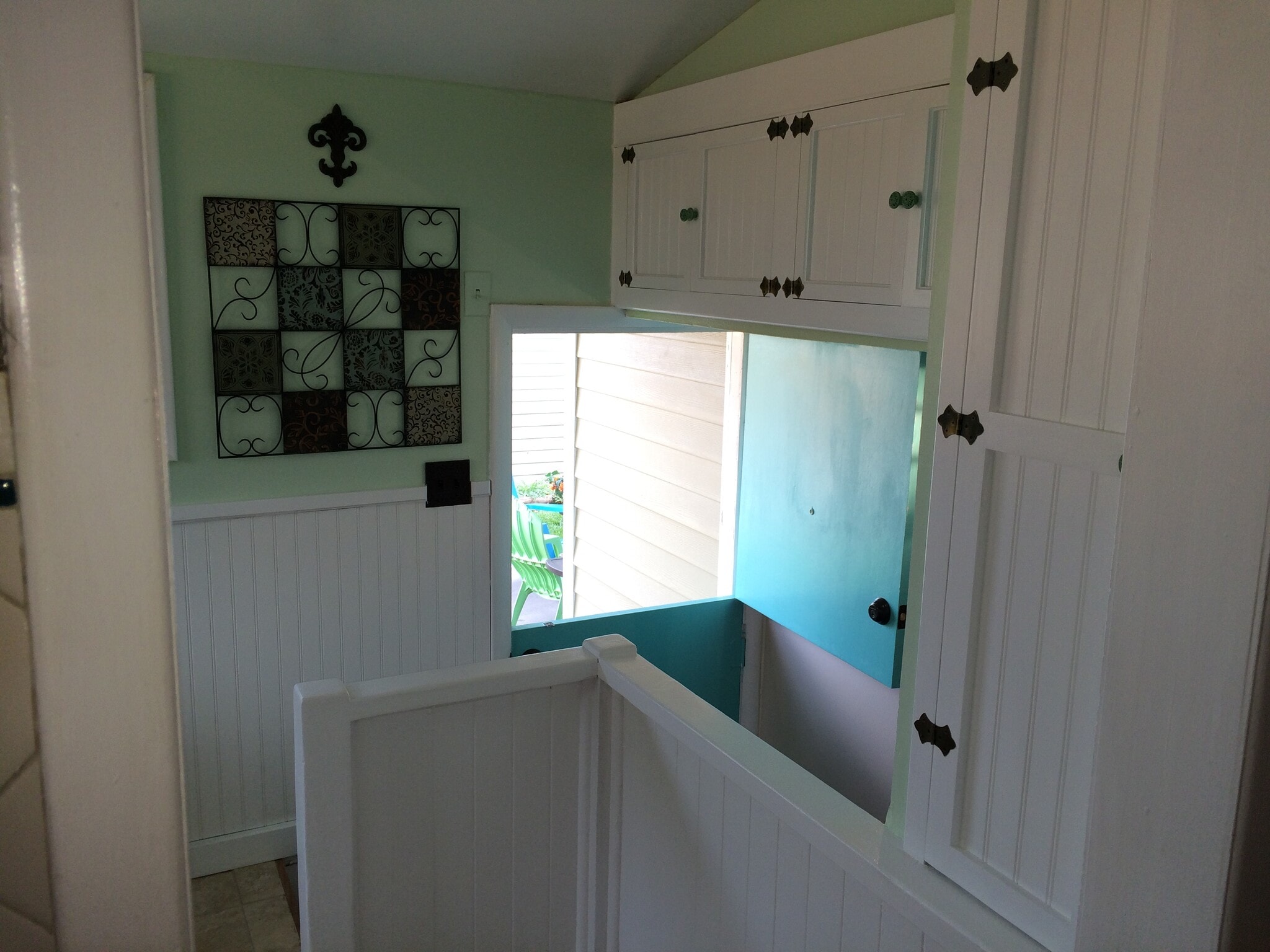 Laundry/ mud room - 4938 Meade st