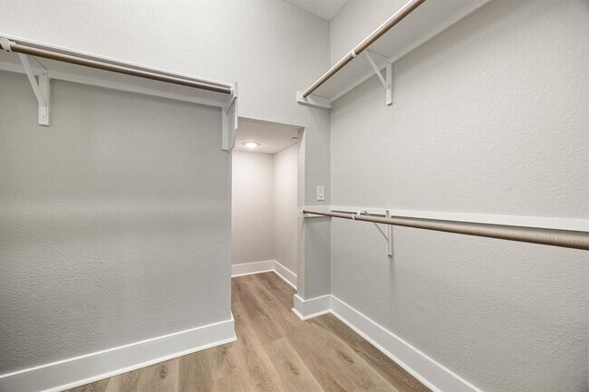 Building Photo - 1501 Roseburg Dr