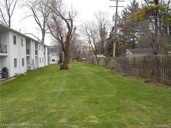 Building Photo - 42491 Plymouth Hollow Dr