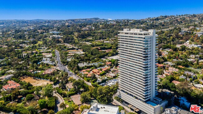 Building Photo - 9255 Doheny Rd