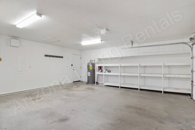 Building Photo - VIEWS ON THE GREEN WITH LARGE LOFT