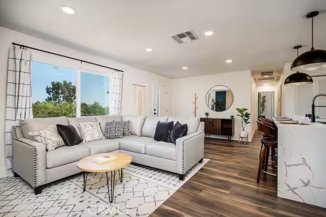 Building Photo - 61471 El Cajon Dr