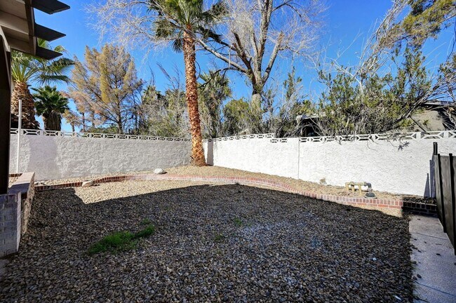 Building Photo - 2247 Marlboro Dr