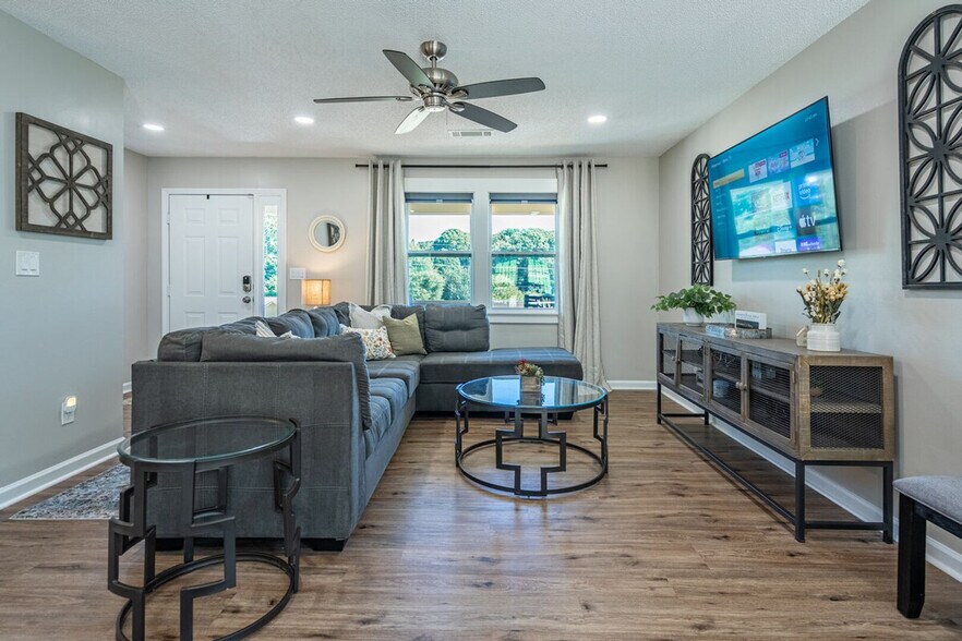 Building Photo - 25 Jennifer Ln