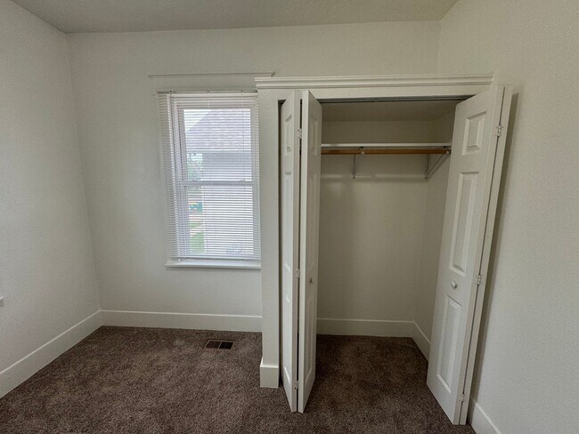 Building Photo - LEASING! Available June 30th