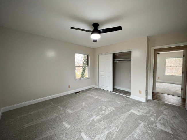Building Photo - Beautifully Renovated Home!  5 Bedroom, 3 ...