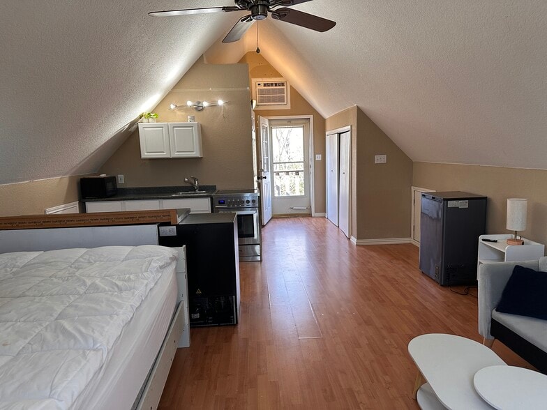 Building Photo - 2312 Carleton Ave