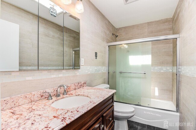 Building Photo - 167 N Main St