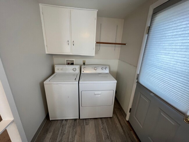 Building Photo - 2-3 Bedroom 1 Bath House with Washer and D...