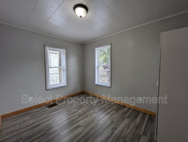 Building Photo - 2062 Pauline St