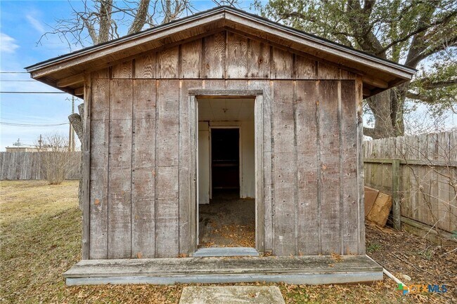 Building Photo - 3017 Oaklawn Dr