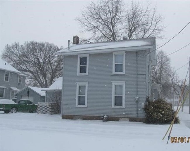 Building Photo - 4 bedroom house