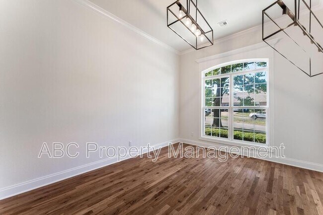 Building Photo - 2505 SW 8th St