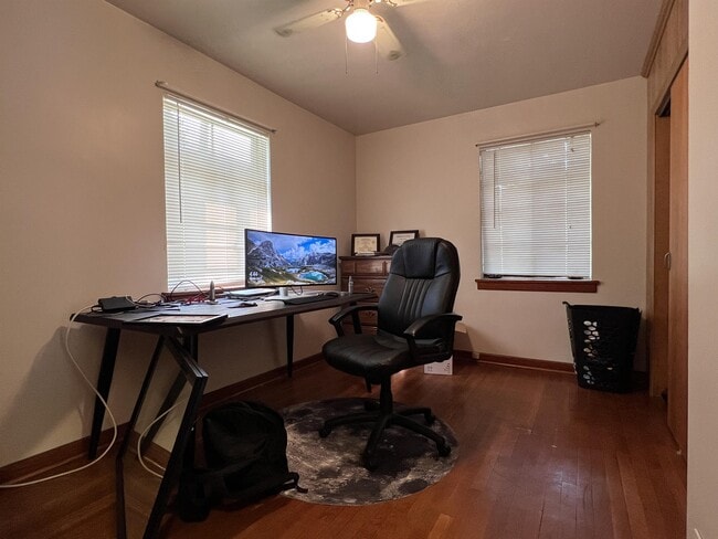 Building Photo - 1135 Sunset Dr