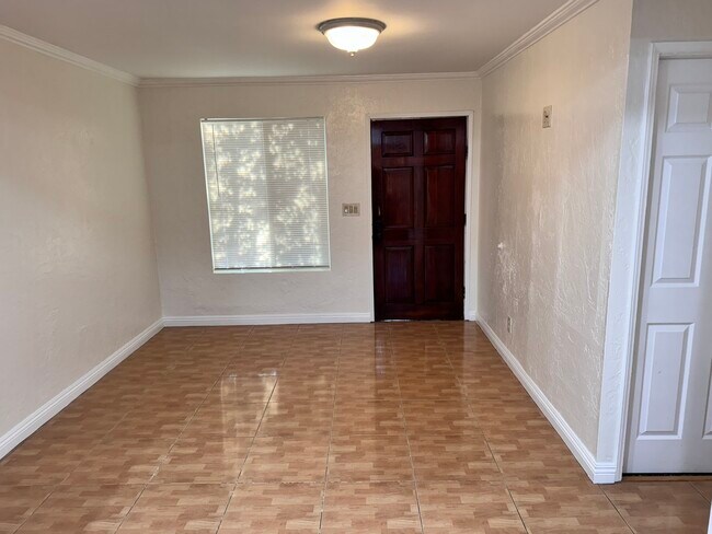 Building Photo - 508 N Wilmington Ave