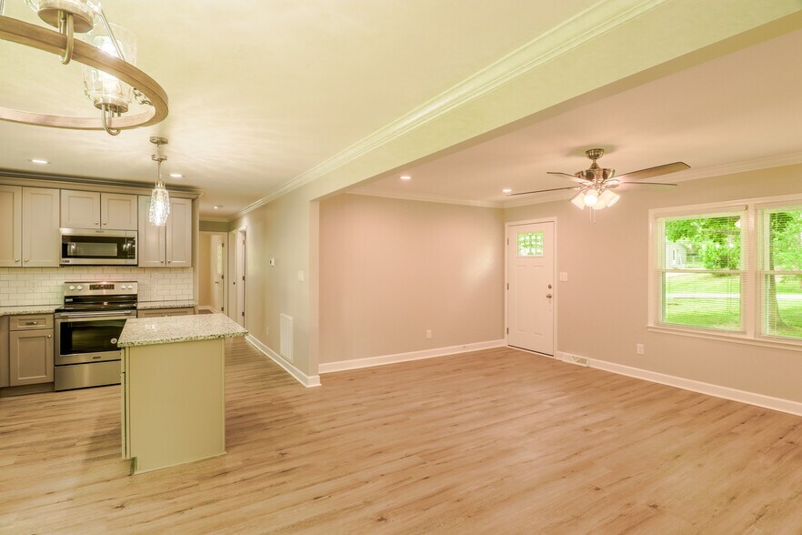 Building Photo - 2608 Meadow Lark Ln