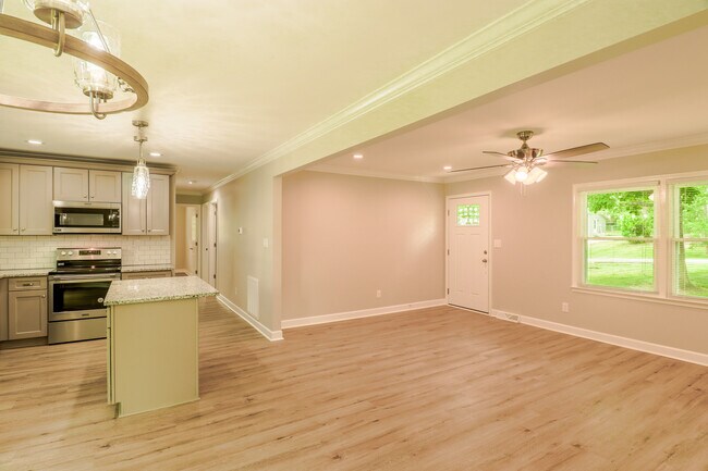 Building Photo - 2608 Meadow Lark Ln