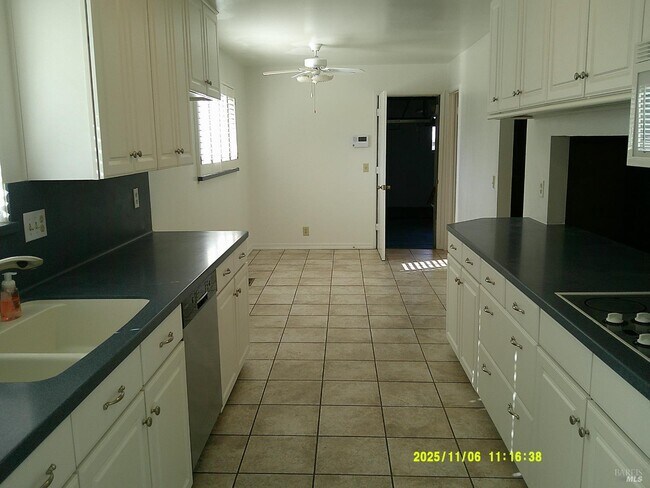 Building Photo - 390 S Almond St