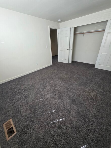 Building Photo - 6114 S 126th Pl