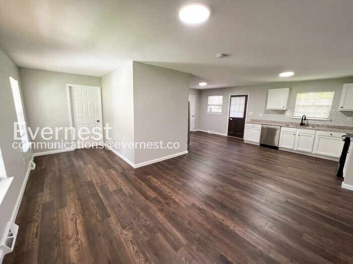 Building Photo - 222 Rebecca Dr