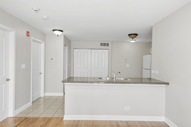 Building Photo - 3423 Ridgeland Ave