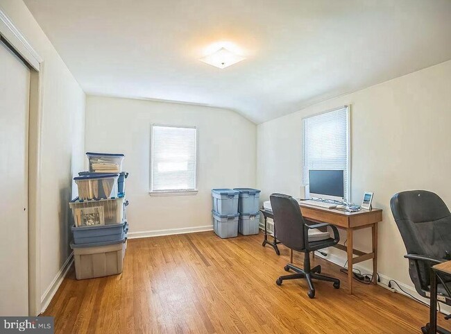 Building Photo - 742 Arndt Ave