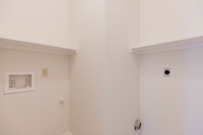 Building Photo - 5834 Spring Square