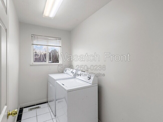 Building Photo - 3211 S 945 E