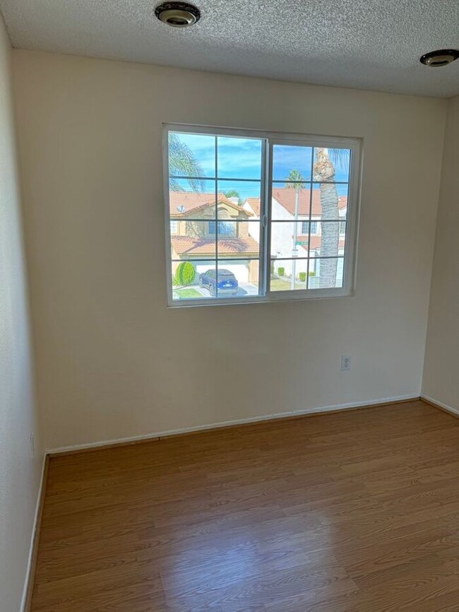 Building Photo - Cozy 3 Bedroom 2.5 Bathroom in Fontana CA ...